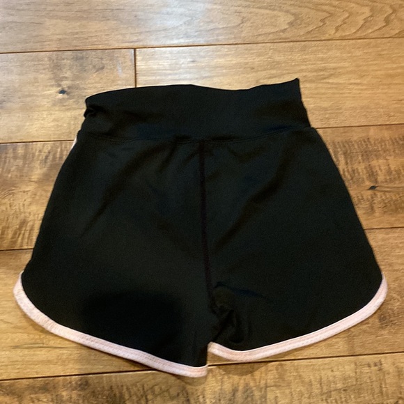 super cute light pink sporty set from shein! - Picture 4 of 4